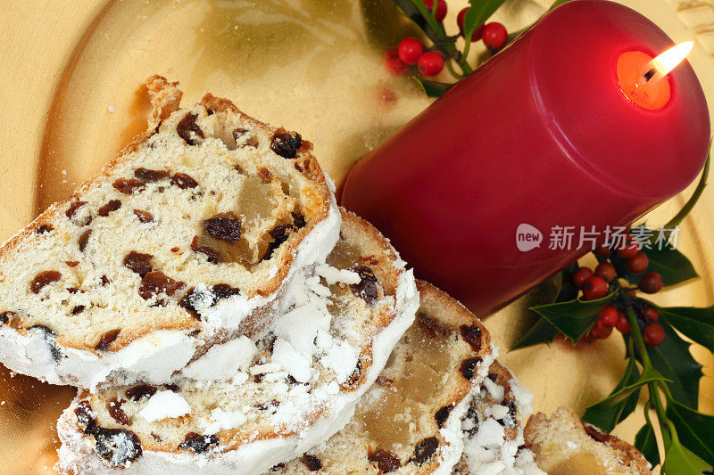 Holly, Candle和Christmas Stollen